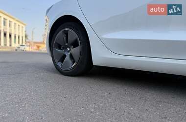Седан Tesla Model 3 2023 в 
