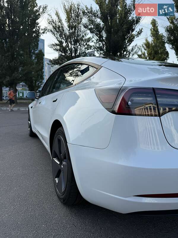 Седан Tesla Model 3 2023 в Черкасах