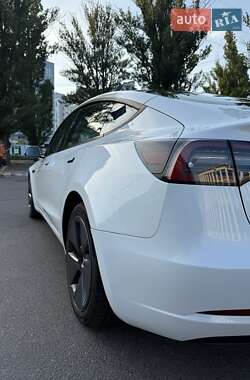 Седан Tesla Model 3 2023 в 
