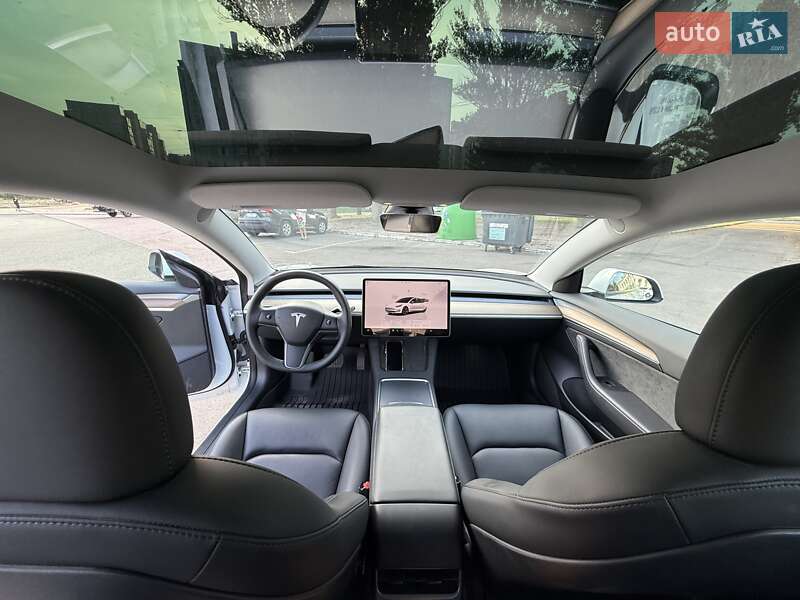 Седан Tesla Model 3 2023 в Черкасах