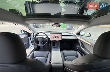 Седан Tesla Model 3 2023 в 
