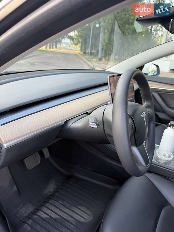 Седан Tesla Model 3 2023 в Черкасах
