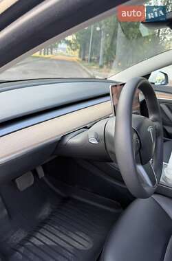 Седан Tesla Model 3 2023 в 