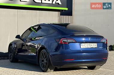 Седан Tesla Model 3 2022 в 
