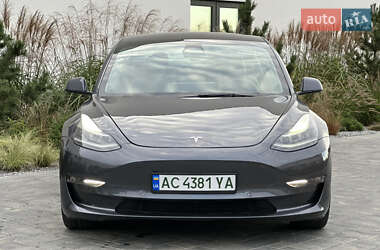 Седан Tesla Model 3 2022 в 