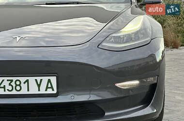 Седан Tesla Model 3 2022 в 