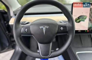 Седан Tesla Model 3 2022 в 