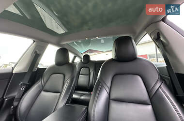 Седан Tesla Model 3 2022 в 