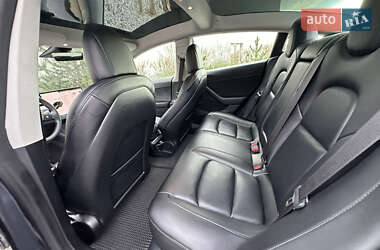 Седан Tesla Model 3 2022 в 