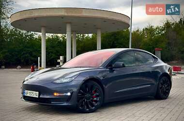 Седан Tesla Model 3 2023 в 