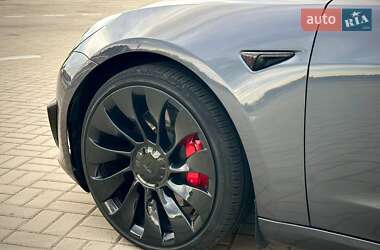 Седан Tesla Model 3 2023 в 