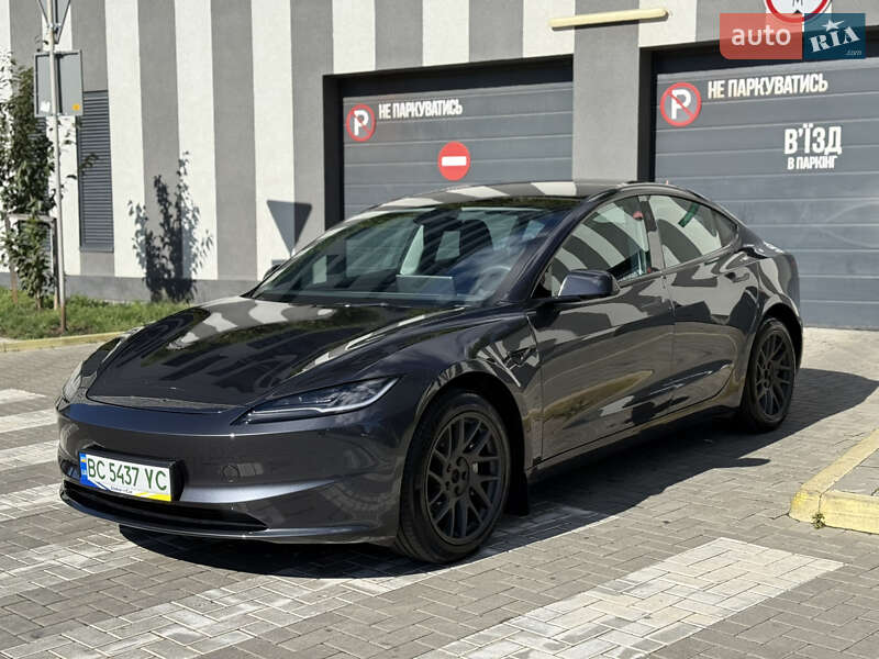 Седан Tesla Model 3 2023 в 