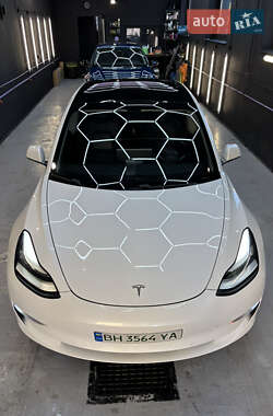 Седан Tesla Model 3 2019 в 