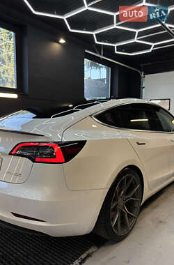 Седан Tesla Model 3 2019 в 