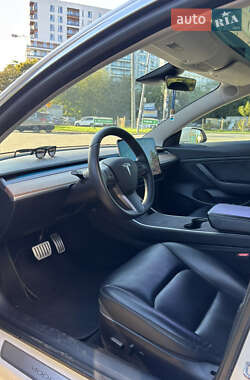Седан Tesla Model 3 2019 в 