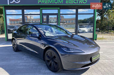 Седан Tesla Model 3 2024 в 