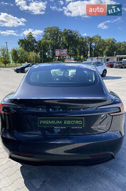 Седан Tesla Model 3 2024 в 