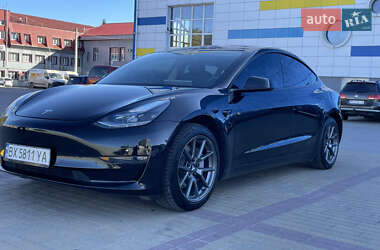 Седан Tesla Model 3 2021 в 