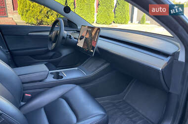 Седан Tesla Model 3 2021 в 