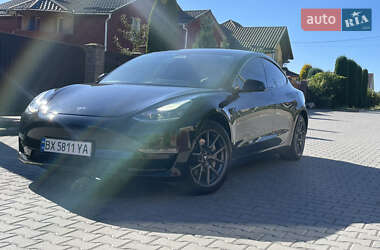 Седан Tesla Model 3 2021 в 