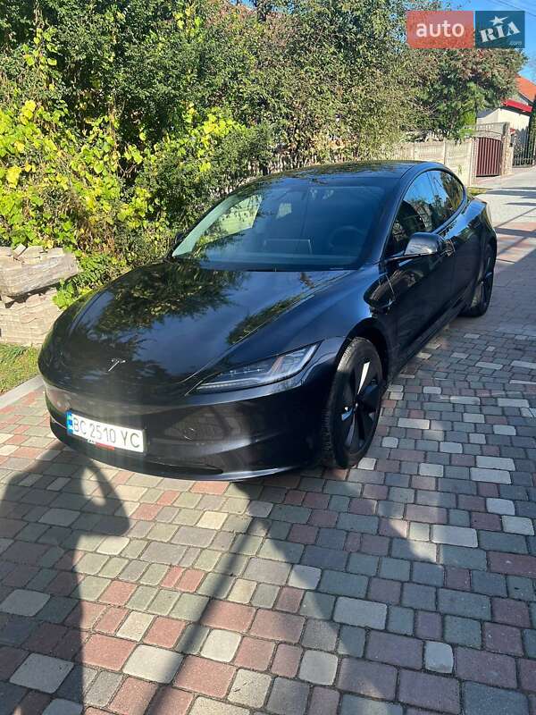 Седан Tesla Model 3 2024 в Львові