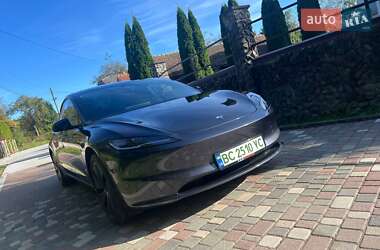 Седан Tesla Model 3 2024 в 