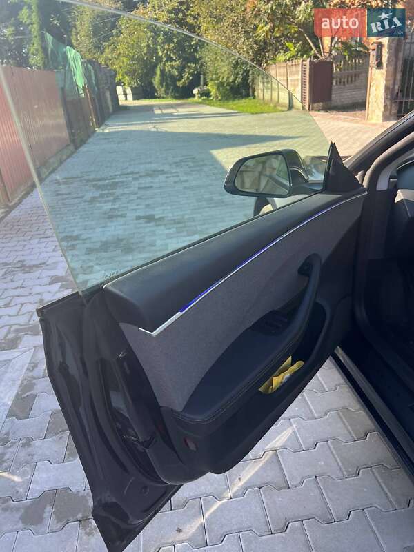 Седан Tesla Model 3 2024 в Львові