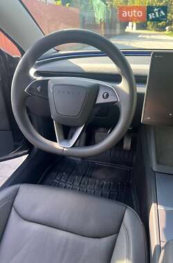 Седан Tesla Model 3 2024 в 