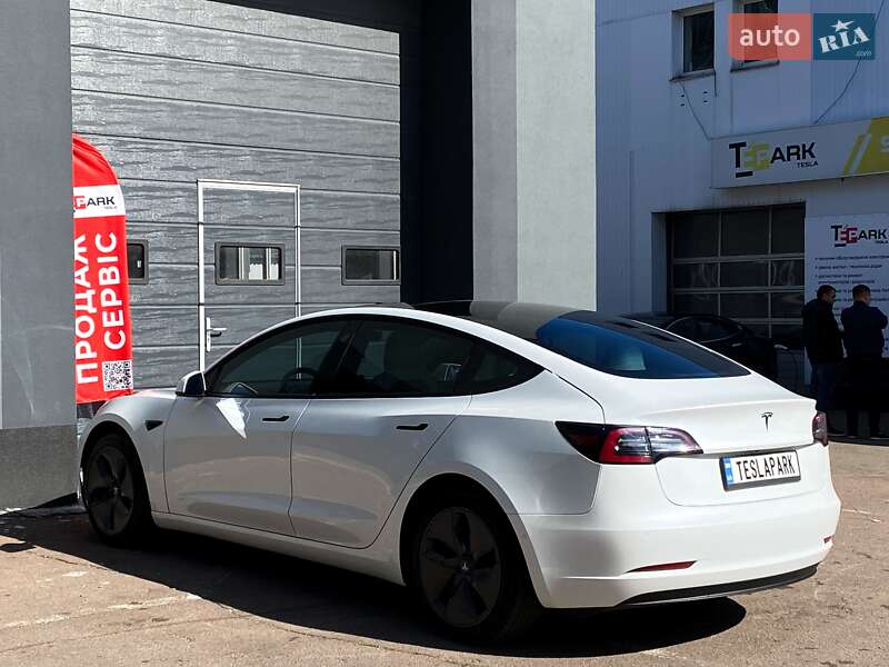 Седан Tesla Model 3 2020 в Києві