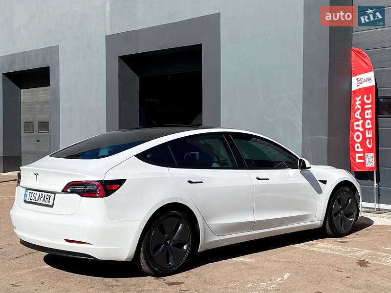 Седан Tesla Model 3 2020 в Києві