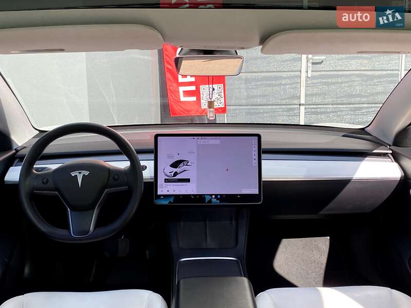 Седан Tesla Model 3 2020 в Києві