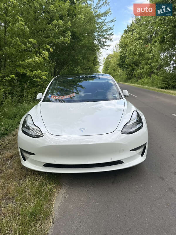 Седан Tesla Model 3 2020 в Львові