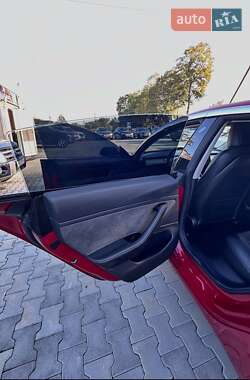 Седан Tesla Model 3 2018 в Ужгороде