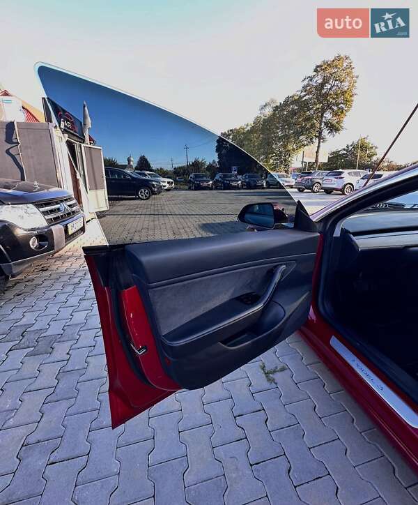 Седан Tesla Model 3 2018 в Ужгороді