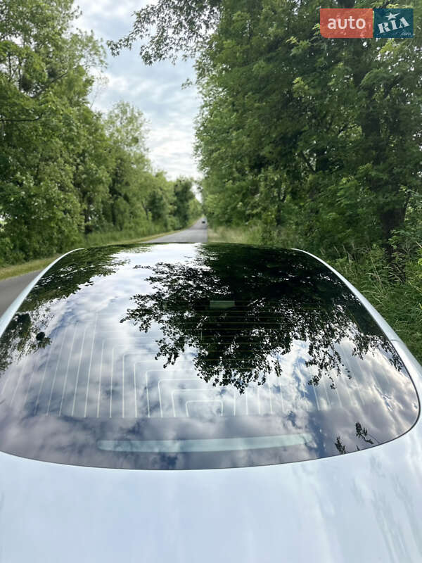 Седан Tesla Model 3 2020 в Львові
