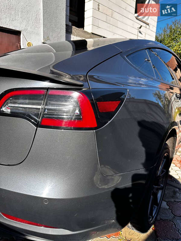 Седан Tesla Model 3 2018 в Житомирі