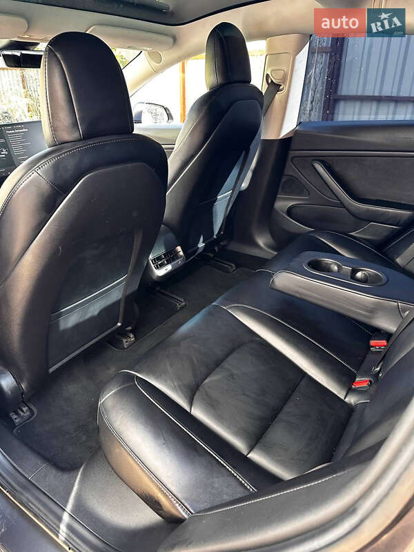 Седан Tesla Model 3 2018 в Житомирі
