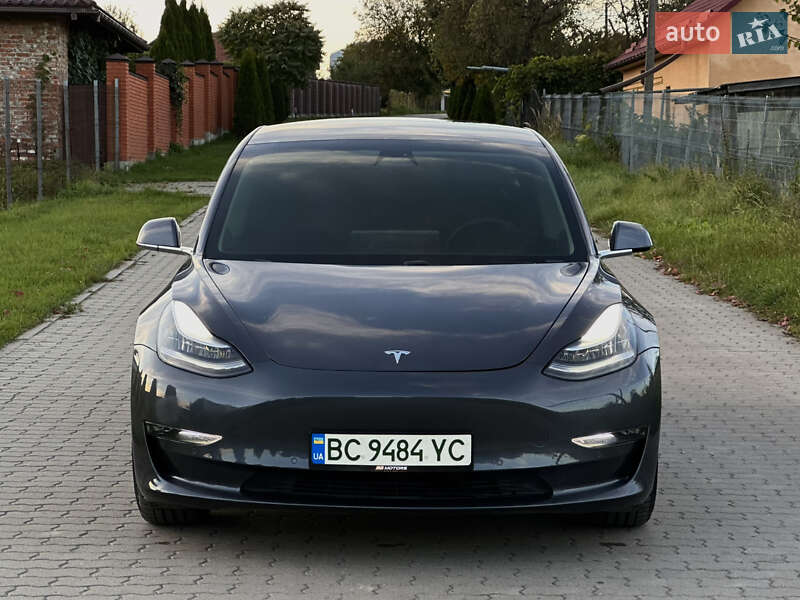 Tesla Model 3 2020