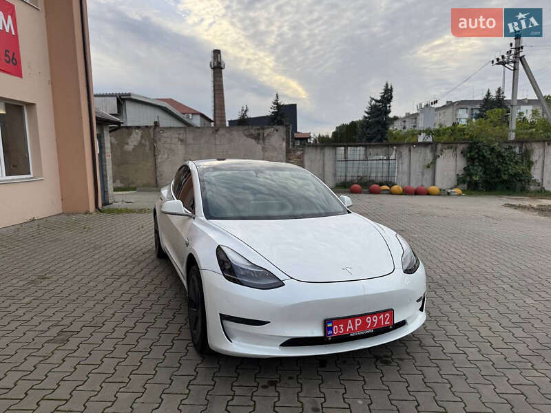 Седан Tesla Model 3 2020 в Луцке