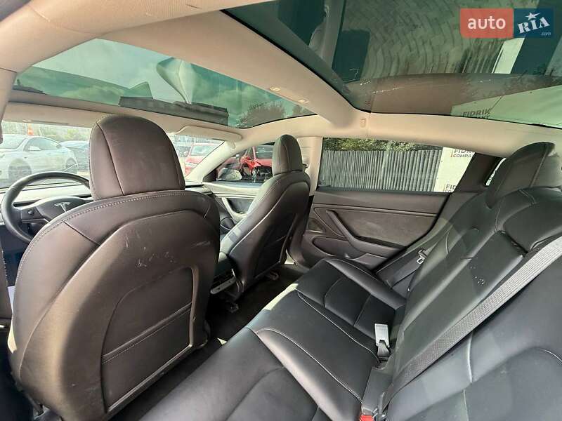 Седан Tesla Model 3 2018 в Луцке