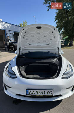 Седан Tesla Model 3 2019 в 