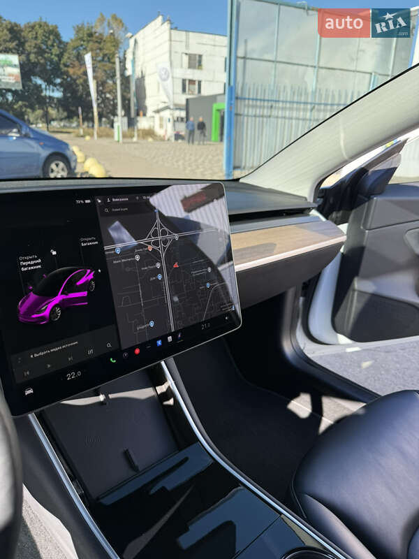 Седан Tesla Model 3 2019 в Киеве