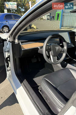 Седан Tesla Model 3 2019 в 