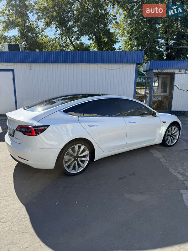 Седан Tesla Model 3 2019 в Киеве
