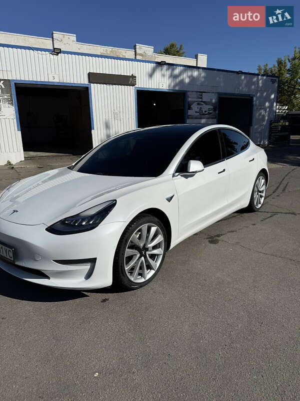 Седан Tesla Model 3 2019 в Киеве
