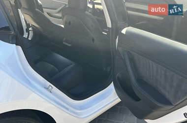 Седан Tesla Model 3 2021 в 