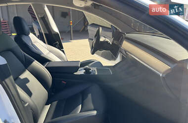 Седан Tesla Model 3 2021 в 