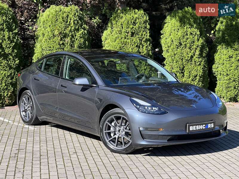 Седан Tesla Model 3 2023 в Львові