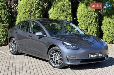 Седан Tesla Model 3 2023 в 