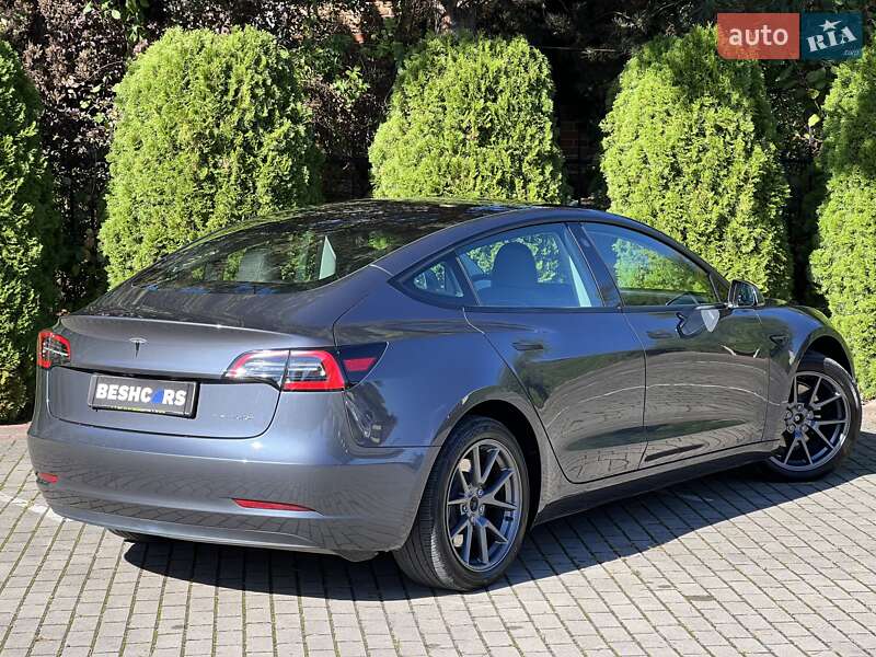 Седан Tesla Model 3 2023 в Львові